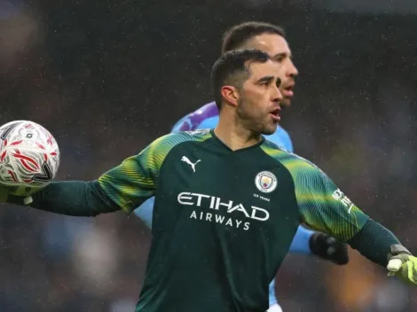 Claudio Bravo aparece como opción para llegar al Arsenal