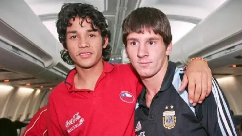 Ambos compartieron en el avión que los trajo desde Colombia.