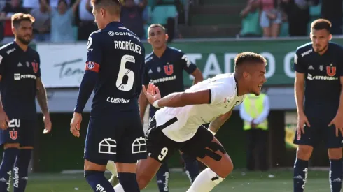 Parraguez celebrando un gol en un clásico que valió un título