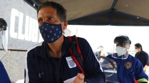 El ex albo igualó 1-1 en su debut.