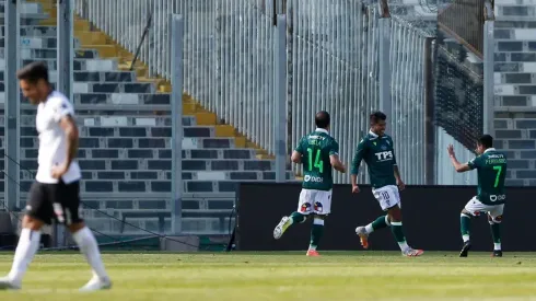 Wanderers festeja ante la desazón de los jugadores albos