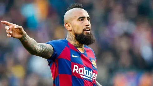 Arturo Vidal comienza a despedirse del Barcelona