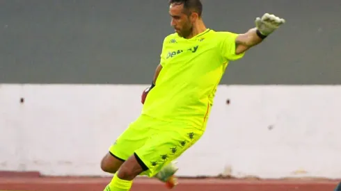 Claudio Bravo titular en la victoria del Betis