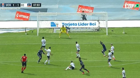 Gonzalo Espínoza le da el empate parcial a la U ante Colo Colo.