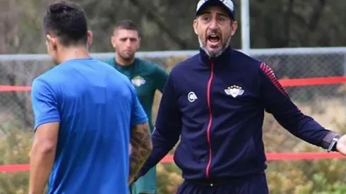 Técnico de Wilstermann enojado con los árbitros chilenos