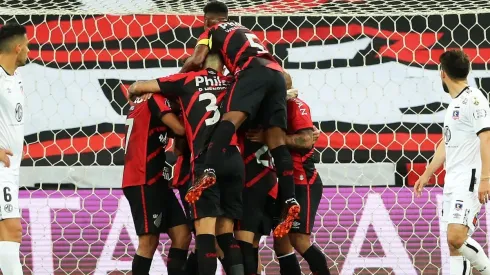 Colo Colo vivió un pésimo partido en su viaje a Brasil.