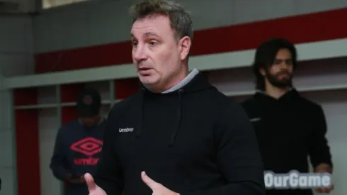 Marcelo Barticciotto defiende a Colo Colo