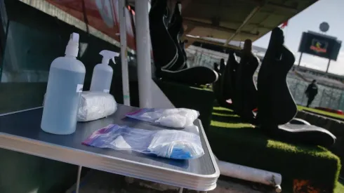 El DT que llegue a Colo Colo no tendrá que esperar 14 días para sentarse en la banca.