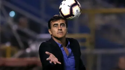 Gustavo Quinteros ya está en Santiago