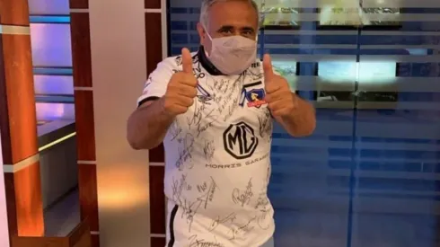 Doctor Ugarte y su camiseta colocolina