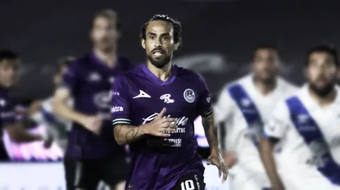 Jorge Valdivia en uno de sus pocos encuentros con el Mazatlán FC.