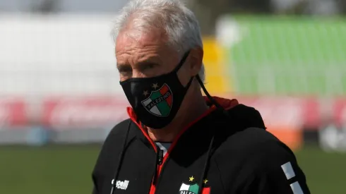 Ivo Basay deja la banca de Palestino