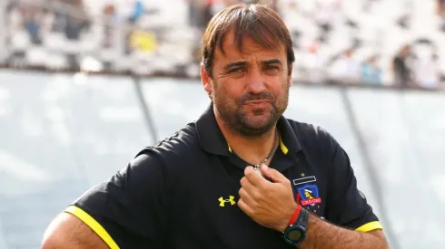 José Luis Sierra a una firma de llegar a los árabes.