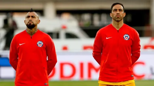Vidal y Bravo, dos jugadores que en la cancha olvidan sus diferencias por la Roja.