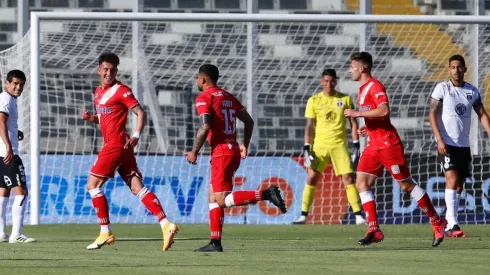 Colo Colo está cayendo con Curicó como local.