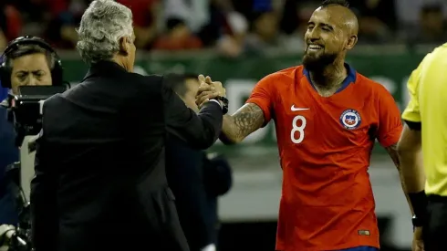 Reinaldo Rueda se despidió de Arturo Vidal | Foto: Agencia Uno