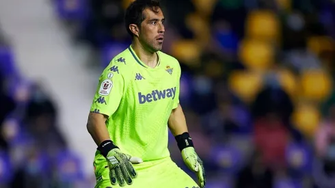 Claudio Bravo tuvo intervenciones notables en su vuelta a las canchas.