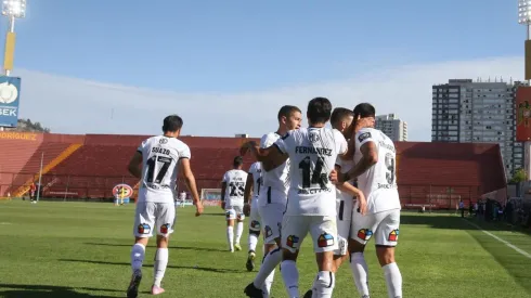 Gustavo Quinteros confirmó la oncena titular para enfrentar a la UC | Foto: Agencia Uno