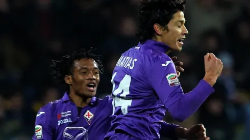 Matías Fernández celebrando un gol junto a su amigo Juan Cuadrado.