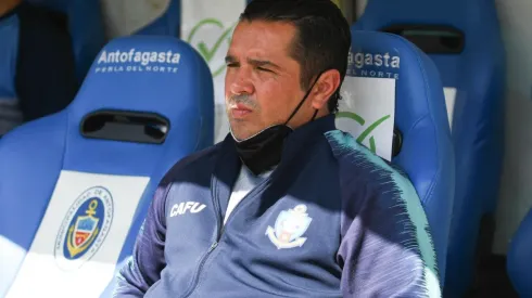 Héctor Tapia sufre en Antofagasta