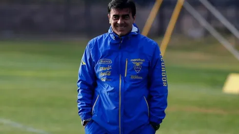 Gustavo Quinteros mientras dirigía a la Selección de Ecuador