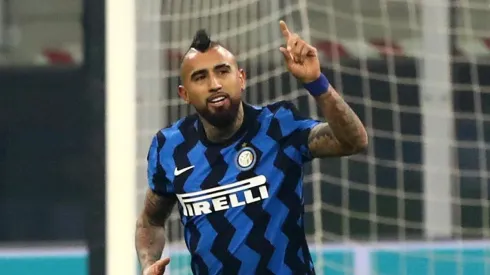 Arturo Vidal estuvo muy pendiente del partido de Colo Colo.