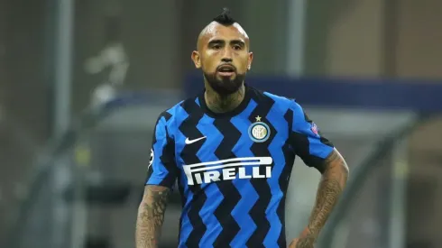 La rodilla le vuelve a jugar una mala pasada a Arturo Vidal.