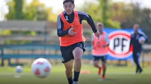 David Tati sale a préstamo.