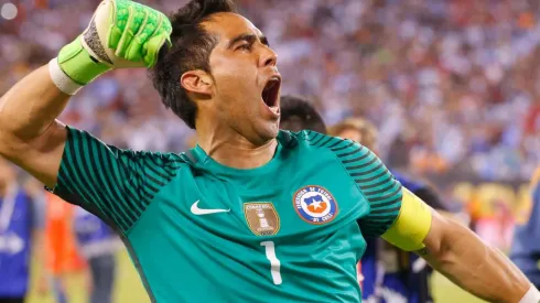Claudio Bravo es capitán de la Roja