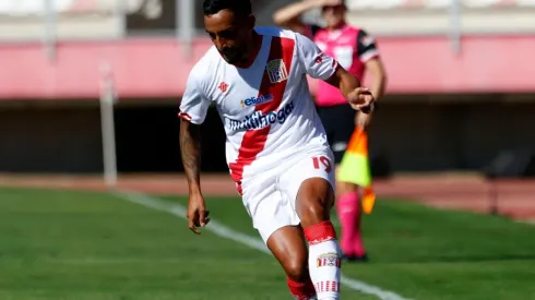 Ronald de la Fuente jugador de Curicó | Foto: Agencia Uno
