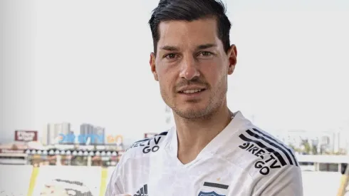 Miiko Albornoz afirmó que jugará en el pesto que Gustavo Quinteros necesite.