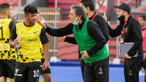 Salas comienza a respirar en el fútbol de Egipto.