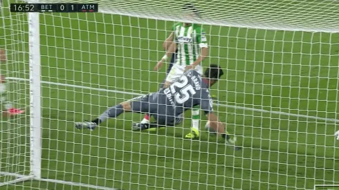 Claudio Bravo y su tapadón