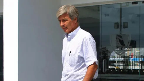 Mayne-Nicholls se despidió del plantel de Colo Colo.