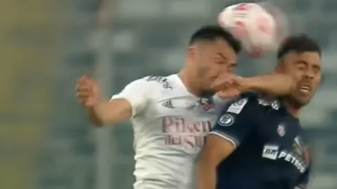 El codazo que le valió una roja a Gabriel Suazo en el Superclásico.