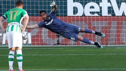 Claudio Bravo es titular en el Betis