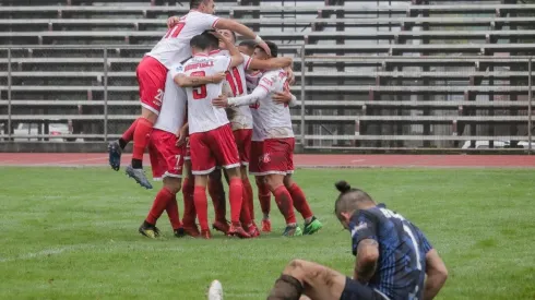 Deportes Valdivia golea a Rodelindo Román