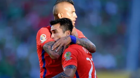 Edson Puch salió a defender con todo a Vidal.