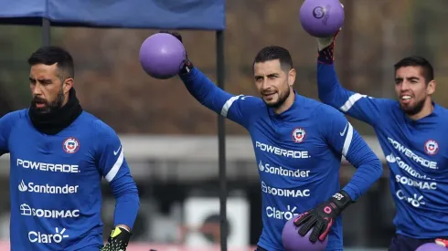 Claudio Bravo entrenando junto a Gabriel Arias y Gabriel Castellón en la Roja.