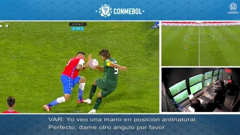 Desde el VAR le avisaron a Aquino la mano de Maripán.