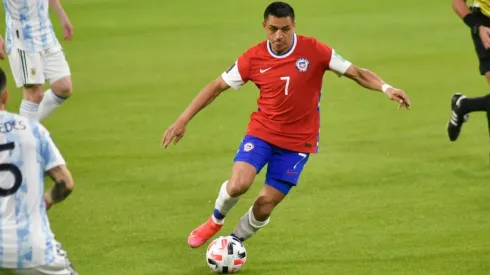 Alexis presentó molestias musculares en la previa del viaje a Brasil.