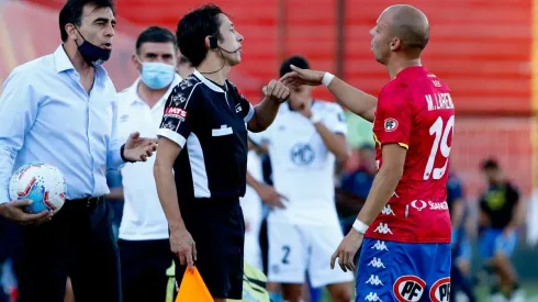 Quinteros no está conforme con el arbitraje chileno | Foto: Agencia Uno.