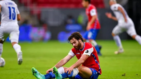 Ben Brereton abatido tras una pálida presentación de Chile ante Paraguay.