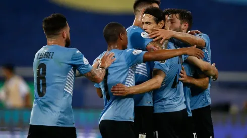 Con gol de Cavani, Uruguay derrotó a Paraguay y Chile deberá enfrentar a Brasil en cuartos de final.