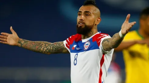 Arturo Vidal contra el árbitro