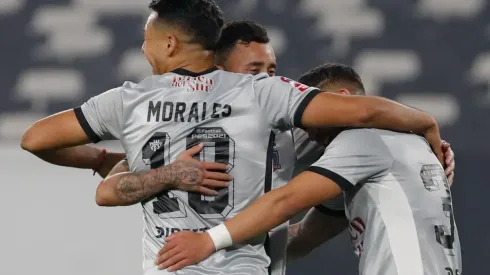 Colo Colo nuevamente con el plateado Adidas