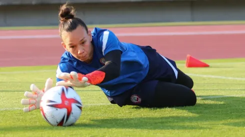 Tiane Endler piensa en el debut