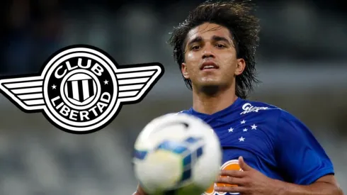 Martins actualmente defiende la camiseta de Cruzeiro.