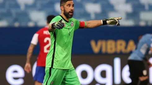 Claudio Bravo sigue mostrando su vigencia en el fútbol internacional.