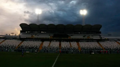 Se vienen fuertes lluvias en la capital que la cancha del Monumental debe aguantar.